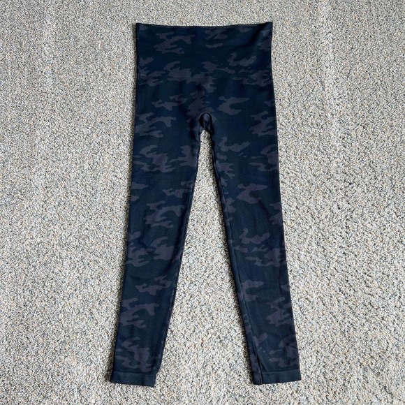 Spanx Black Camo Print Women's Leggings Size M Seamless Stretch High Rise Gym - Picture 1 of 5